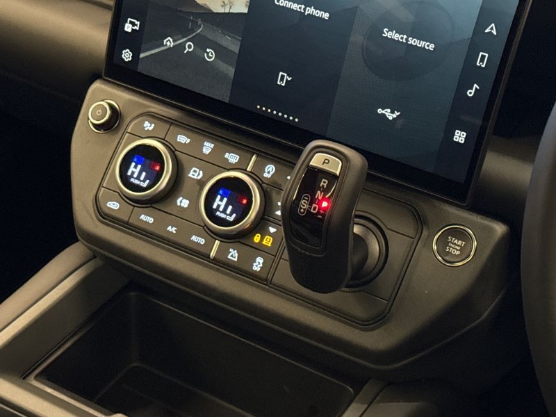 2025 (75) LAND ROVER DEFENDER 3.0 D350 X-Dynamic HSE 90 3dr Auto 4943184