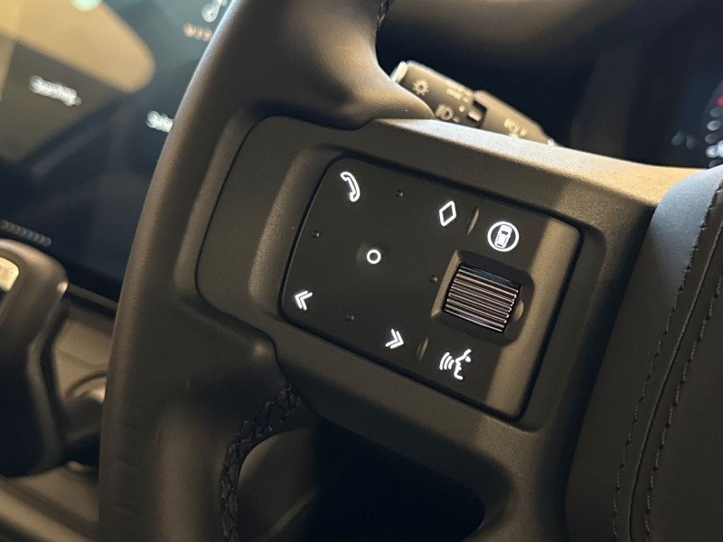 2025 (75) LAND ROVER DEFENDER 3.0 D350 X-Dynamic HSE 90 3dr Auto 4943199