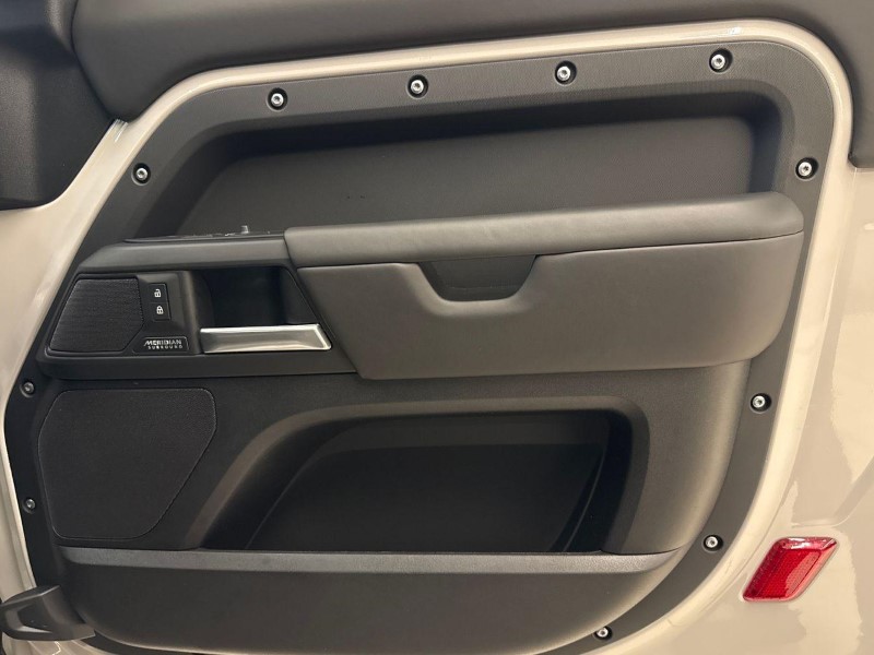 2025 (75) LAND ROVER DEFENDER 3.0 D350 X-Dynamic HSE 90 3dr Auto 4943193