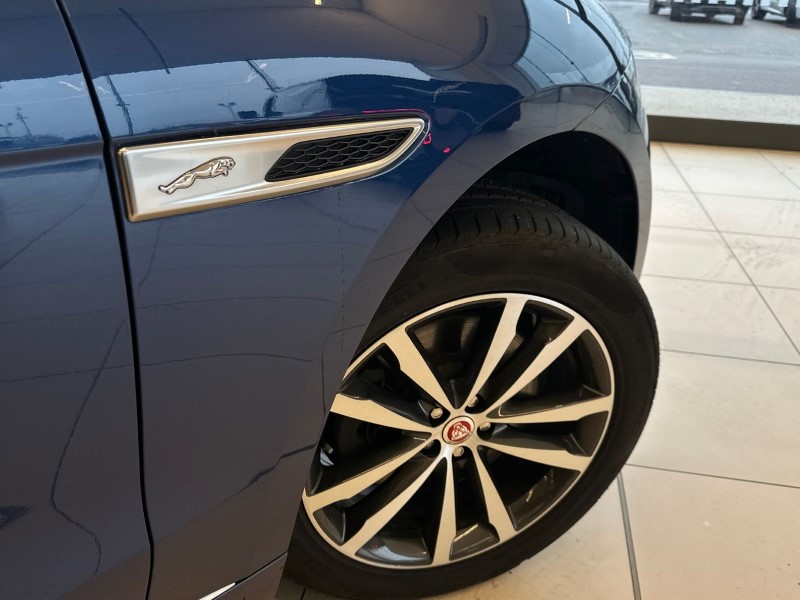 2022 (22) JAGUAR F-PACE 2.0 P400e R-Dynamic SE 5dr Auto AWD 4978297