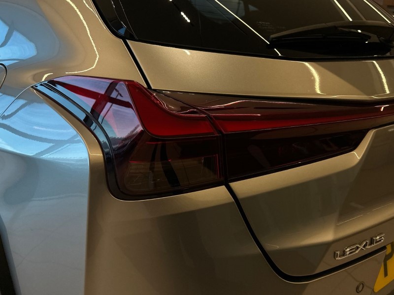 2023 (23) LEXUS UX 250h 2.0 F-Sport Design 5dr CVT 4947297