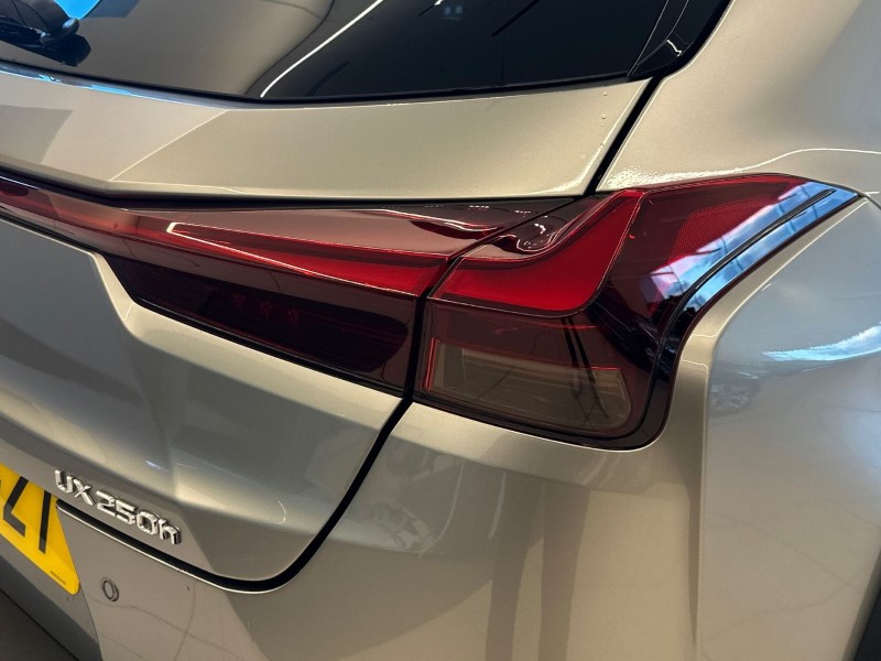 2023 (23) LEXUS UX 250h 2.0 F-Sport Design 5dr CVT 4947321