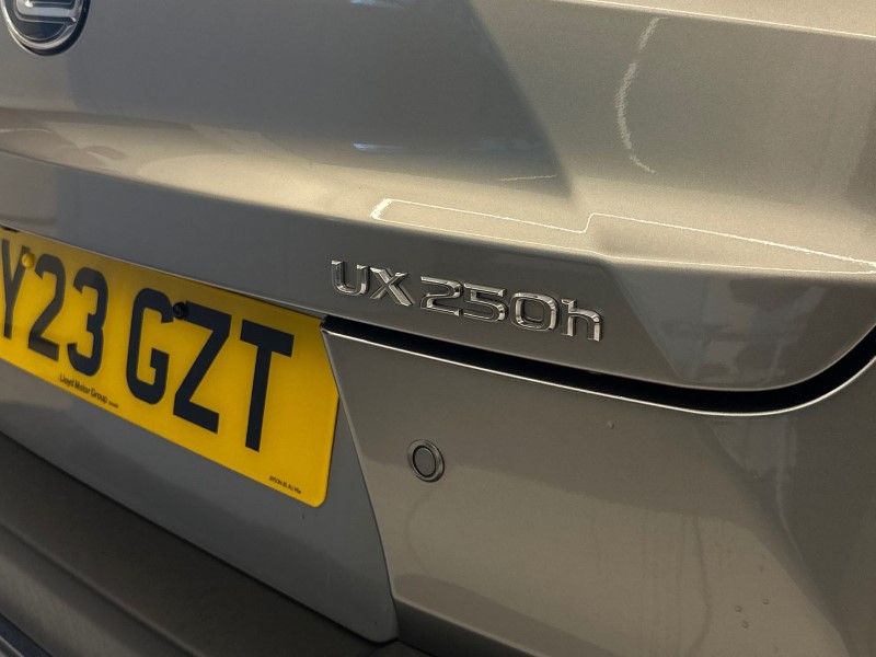 2023 (23) LEXUS UX 250h 2.0 F-Sport Design 5dr CVT 4947320
