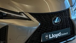 2023 (23) LEXUS UX 250h 2.0 F-Sport Design 5dr CVT 4947317