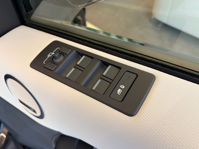 2024 (73) LAND ROVER DISCOVERY 3.0 D300 Dynamic HSE 5dr Auto 4966409