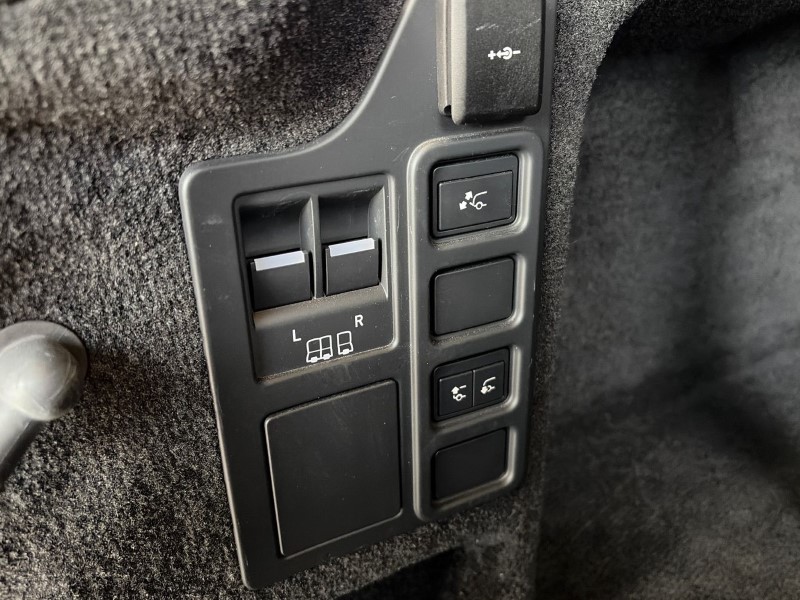 2024 (73) LAND ROVER DISCOVERY 3.0 D300 Dynamic HSE 5dr Auto 4966407