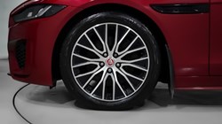 2019 (19) JAGUAR XE 2.0 R-Dynamic S 4dr Auto 4804968