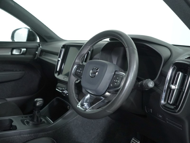 2020 (20) VOLVO XC40 1.5 T3 [163] R DESIGN 5dr 4887573