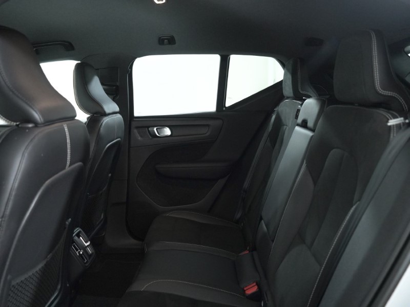 2020 (20) VOLVO XC40 1.5 T3 [163] R DESIGN 5dr 4887595