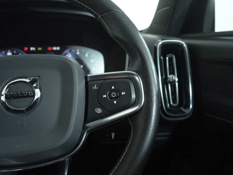 2020 (20) VOLVO XC40 1.5 T3 [163] R DESIGN 5dr 4887576