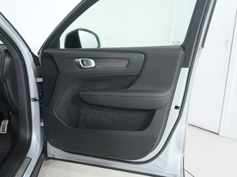 2020 (20) VOLVO XC40 1.5 T3 [163] R DESIGN 5dr 4887589