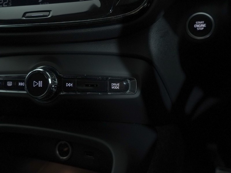 2020 (20) VOLVO XC40 1.5 T3 [163] R DESIGN 5dr 4887582