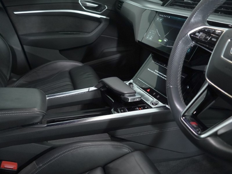 2020 (70) AUDI E-TRON 300kW 55 Quattro 95kWh S Line 5dr Auto 4882218