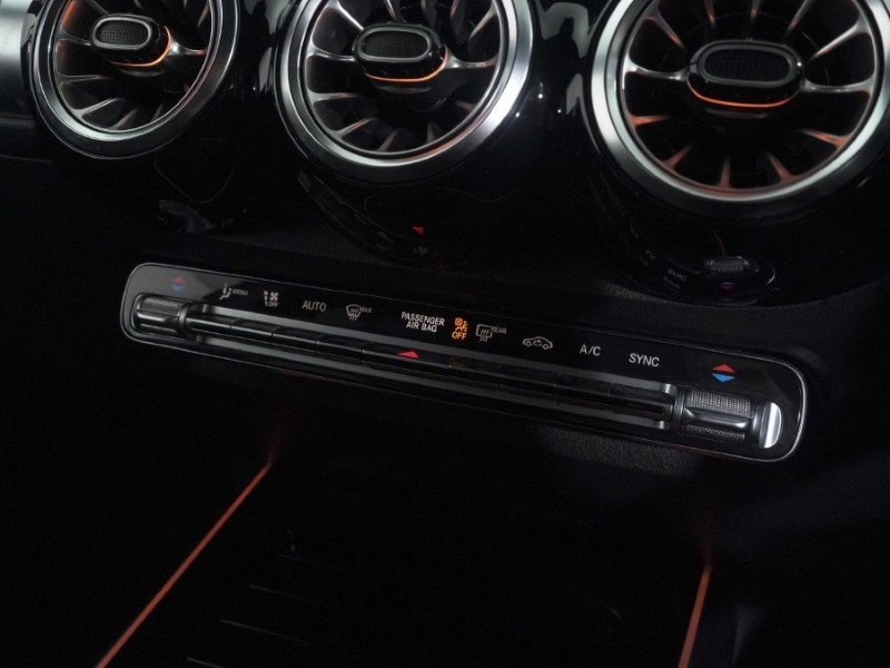 2021 (71) MERCEDES-BENZ GLB 200 AMG Line Premium 5dr 7G-Tronic 4890833