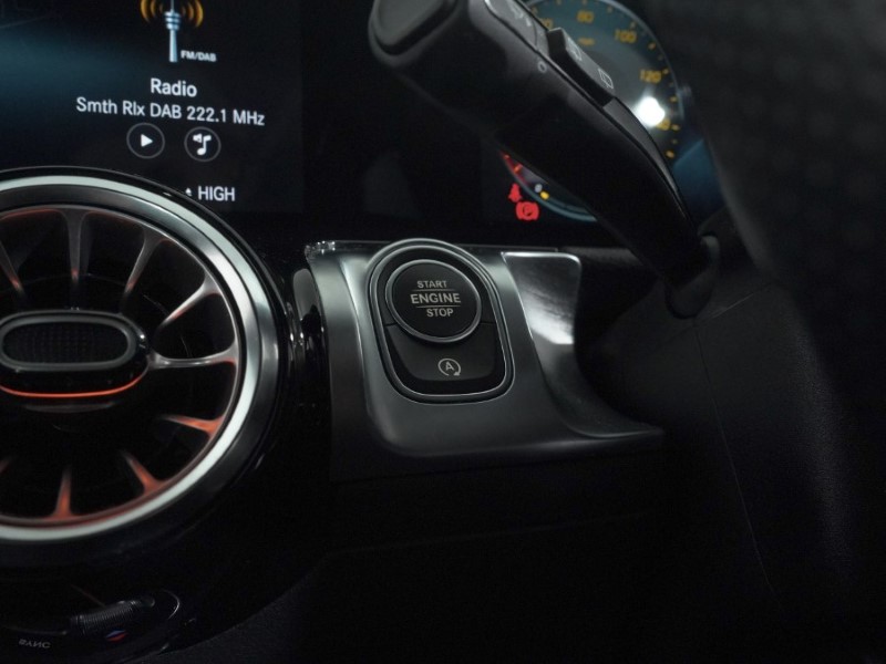 2021 (71) MERCEDES-BENZ GLB 200 AMG Line Premium 5dr 7G-Tronic 4890834