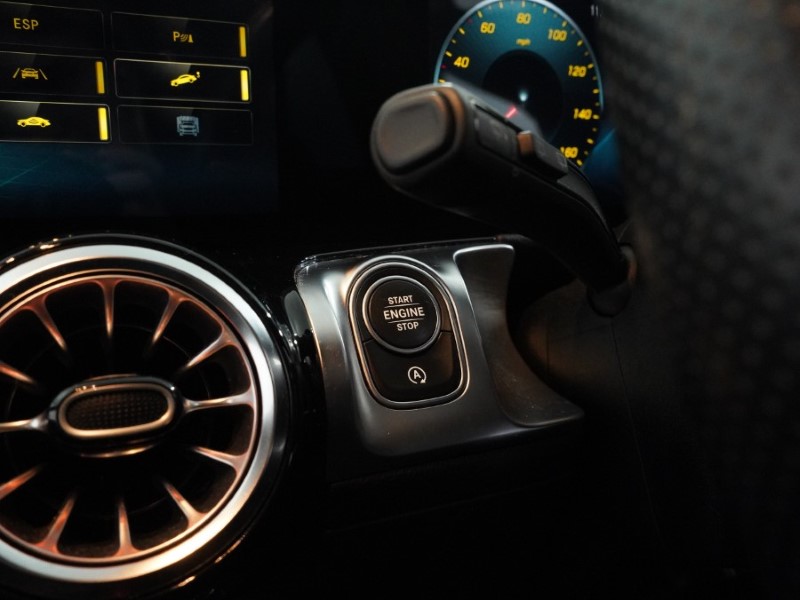 2021 (71) MERCEDES-BENZ GLB 200 AMG Line Premium 5dr 7G-Tronic 4890846