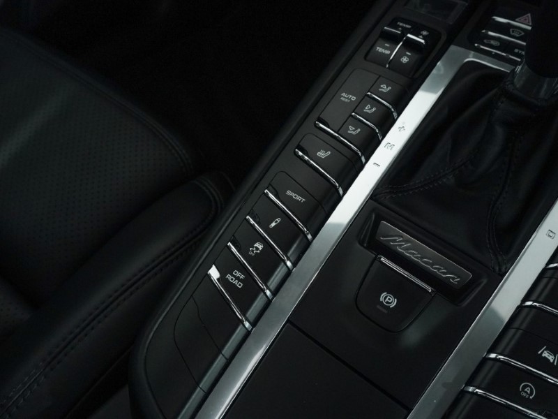 2026 (75) PORSCHE MACAN 5dr PDK 4901298