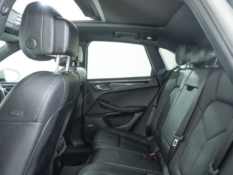 2026 (75) PORSCHE MACAN 5dr PDK 4901271