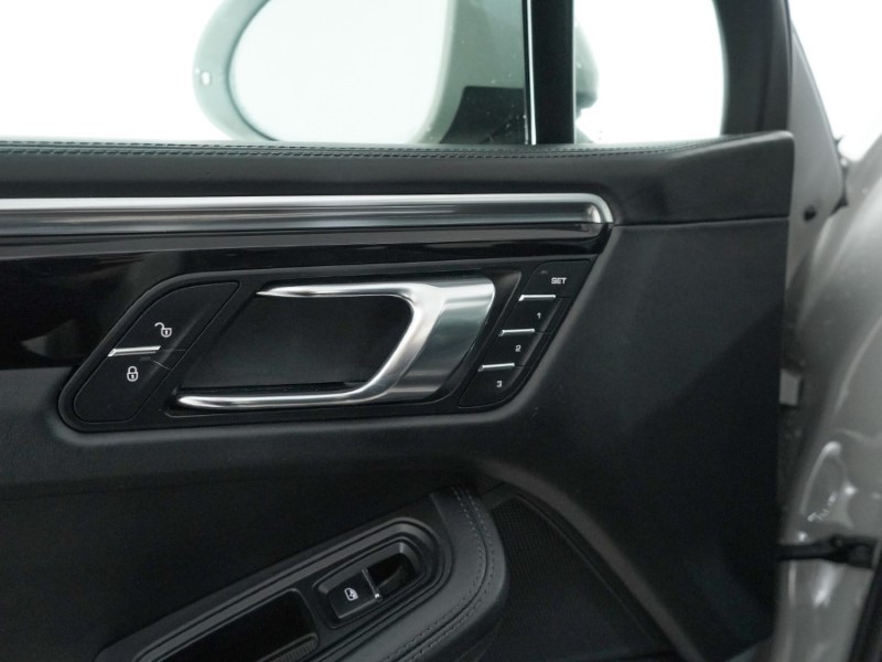 2026 (75) PORSCHE MACAN 5dr PDK 4901276