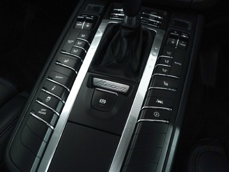 2026 (75) PORSCHE MACAN 5dr PDK 4901290