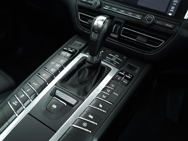 2026 (75) PORSCHE MACAN 5dr PDK 4901300