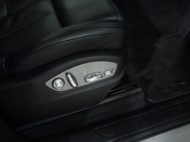 2026 (75) PORSCHE MACAN 5dr PDK 4901280