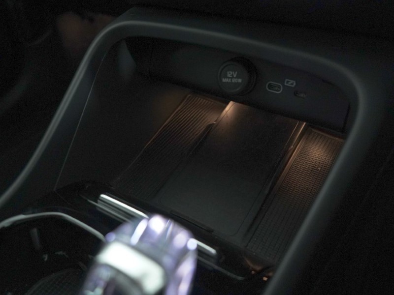 2023 (23) VOLVO XC40 2.0 B3P Plus Dark 5dr Auto 4898138