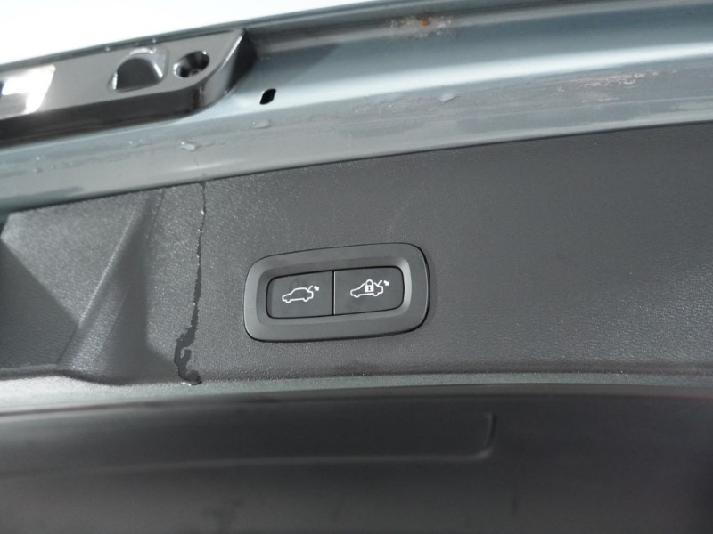 2023 (23) VOLVO XC40 2.0 B3P Plus Dark 5dr Auto 4898119