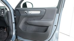 2023 (23) VOLVO XC40 2.0 B3P Plus Dark 5dr Auto 4898125