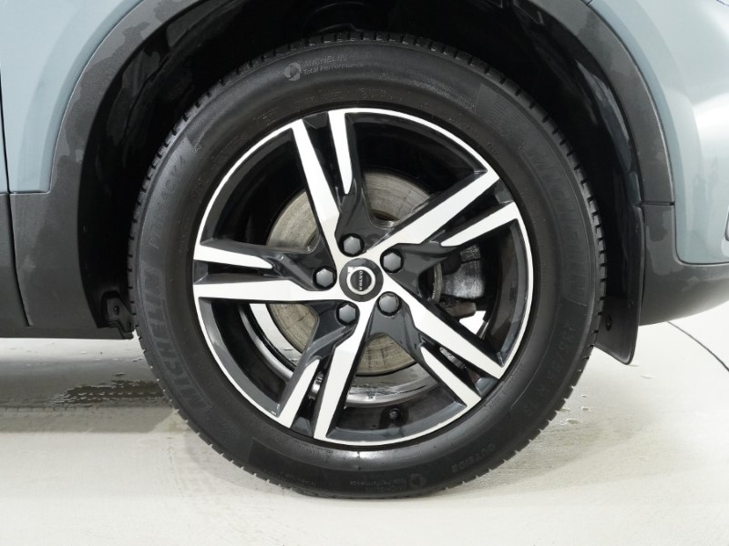 2023 (23) VOLVO XC40 2.0 B3P Plus Dark 5dr Auto 4898127