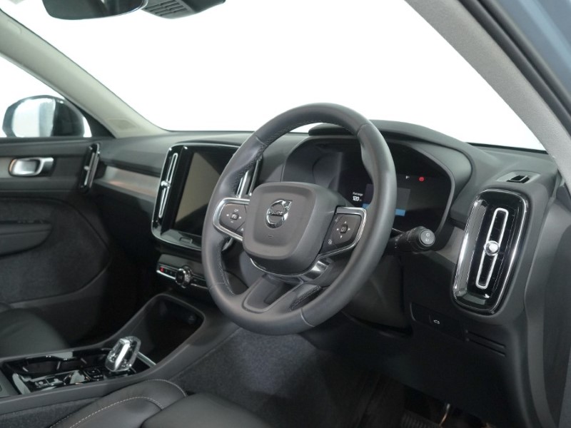 2023 (23) VOLVO XC40 2.0 B3P Plus Dark 5dr Auto 4898123