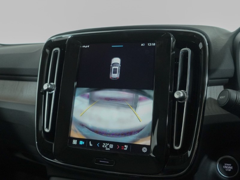 2023 (23) VOLVO XC40 2.0 B3P Plus Dark 5dr Auto 4898147