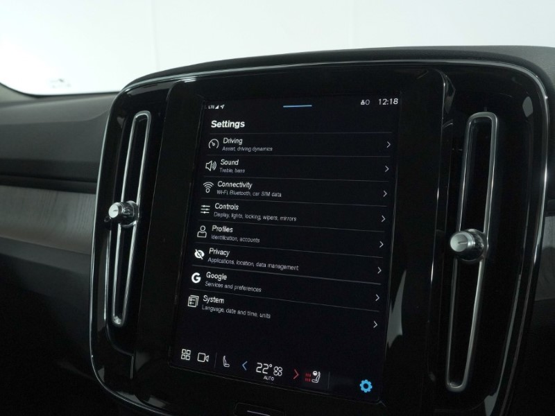 2023 (23) VOLVO XC40 2.0 B3P Plus Dark 5dr Auto 4898145