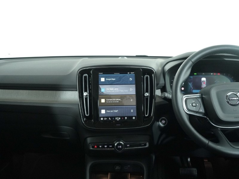 2023 (23) VOLVO XC40 2.0 B3P Plus Dark 5dr Auto 4898131