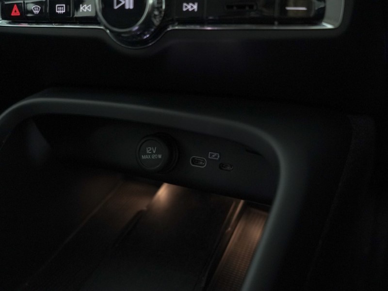 2023 (23) VOLVO XC40 2.0 B3P Plus Dark 5dr Auto 4898137