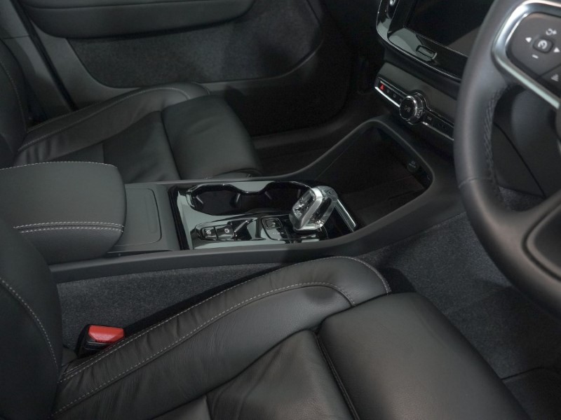 2023 (23) VOLVO XC40 2.0 B3P Plus Dark 5dr Auto 4898124