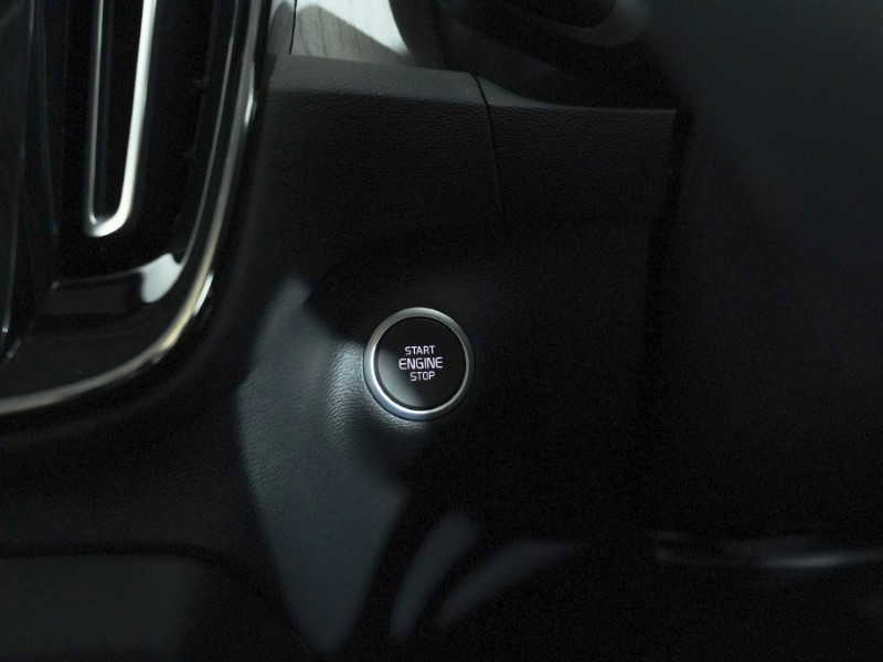 2023 (23) VOLVO XC40 2.0 B3P Plus Dark 5dr Auto 4898146