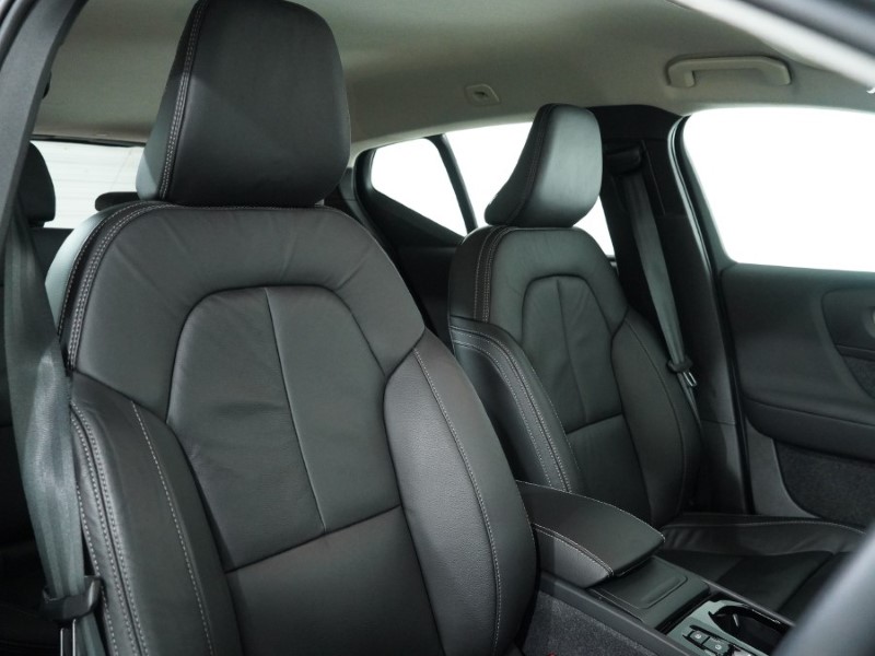 2023 (23) VOLVO XC40 2.0 B3P Plus Dark 5dr Auto 4898126