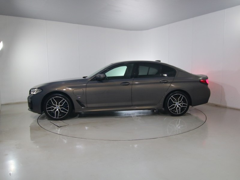 2021 (21) BMW 5 SERIES 530e M Sport 4dr Auto 4939522