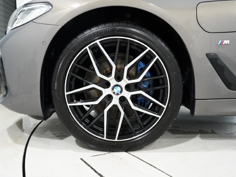 2021 (21) BMW 5 SERIES 530e M Sport 4dr Auto 4939518