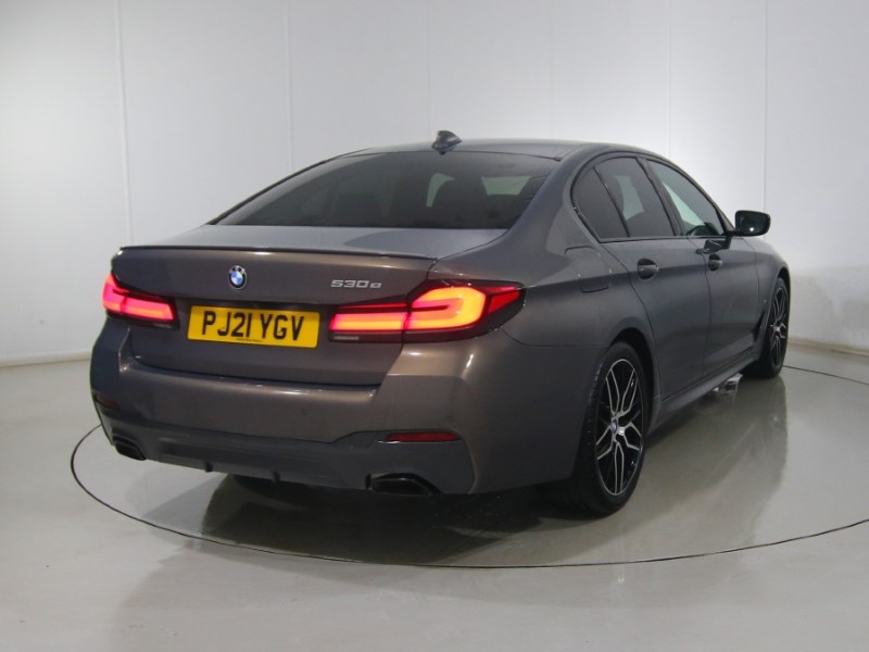 2021 (21) BMW 5 SERIES 530e M Sport 4dr Auto 4939525