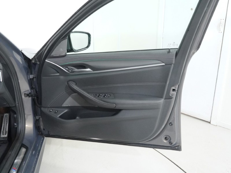 2021 (21) BMW 5 SERIES 530e M Sport 4dr Auto 4939495