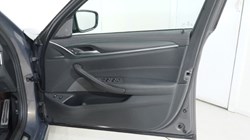 2021 (21) BMW 5 SERIES 530e M Sport 4dr Auto 4939495