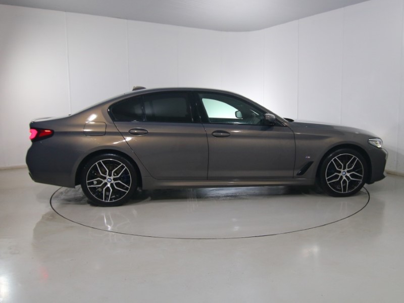 2021 (21) BMW 5 SERIES 530e M Sport 4dr Auto 4939526