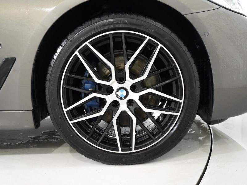 2021 (21) BMW 5 SERIES 530e M Sport 4dr Auto 4939497