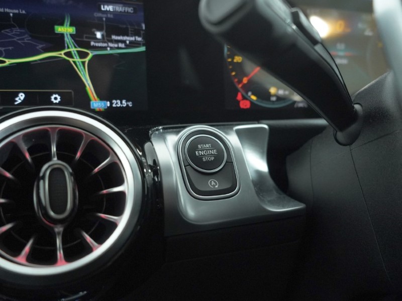 2023 (23) MERCEDES-BENZ GLB 200 AMG Line Premium 5dr 7G-Tronic 4933254