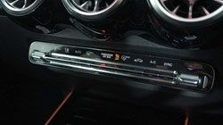 2023 (23) MERCEDES-BENZ GLB 200 AMG Line Premium 5dr 7G-Tronic 4933255