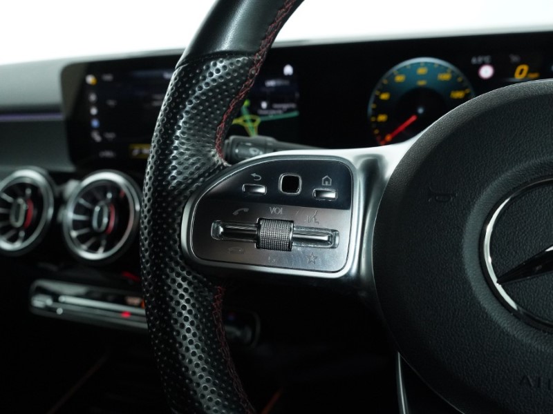 2023 (23) MERCEDES-BENZ GLB 200 AMG Line Premium 5dr 7G-Tronic 4933250