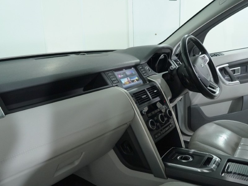 2016 (16) LAND ROVER DISCOVERY SPORT 2.0 TD4 180 HSE Black 5dr Auto 4958002