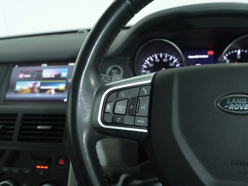 2016 (16) LAND ROVER DISCOVERY SPORT 2.0 TD4 180 HSE Black 5dr Auto 4958023